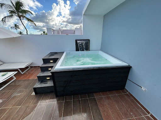 California 777 Pool Fiberglass