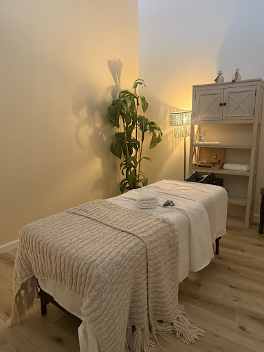 Massage therapy by Cinthia Vanessa