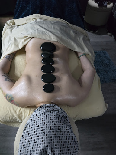 Lunas Therapy Massage