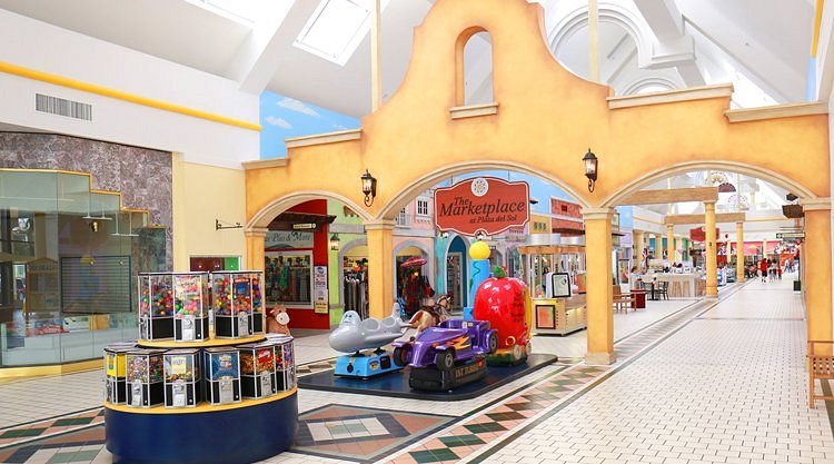 Plaza Del Sol Mall 1 Plaza del Sol Mall: Tiendas, Gastronomía y Entretenimiento en el Corazón de la Ciudad