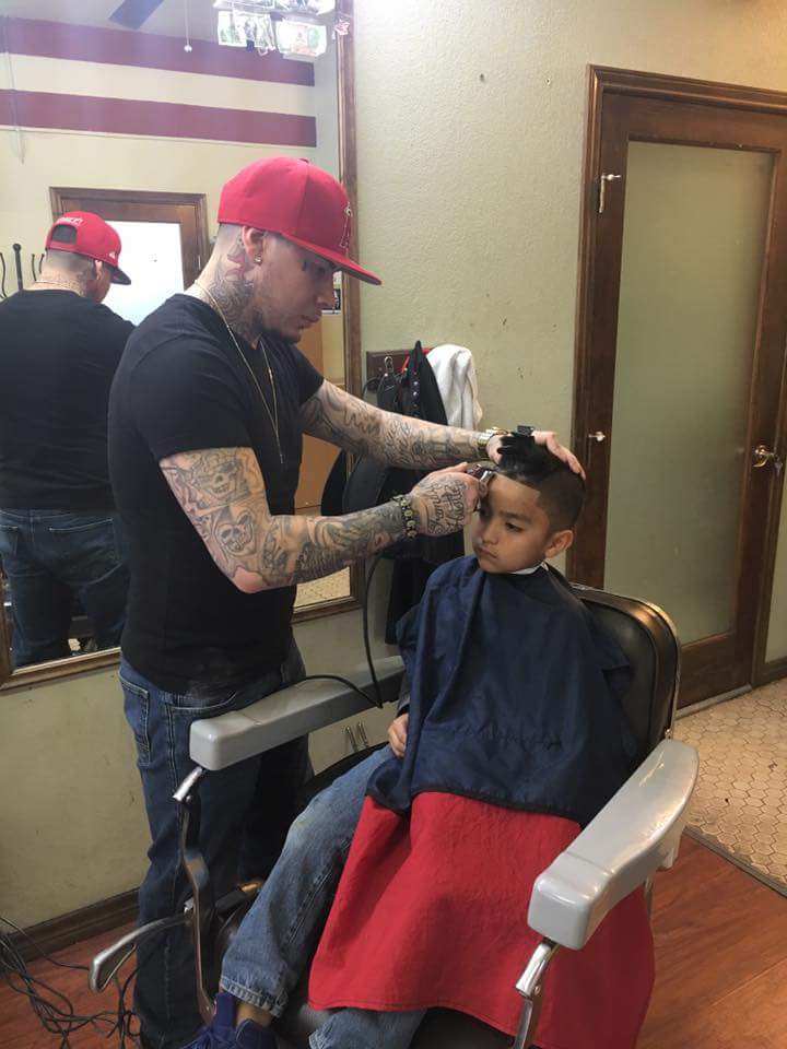 J’s Beauty & Barber Shop – Corte y estilo de moda para hombres y mujeres