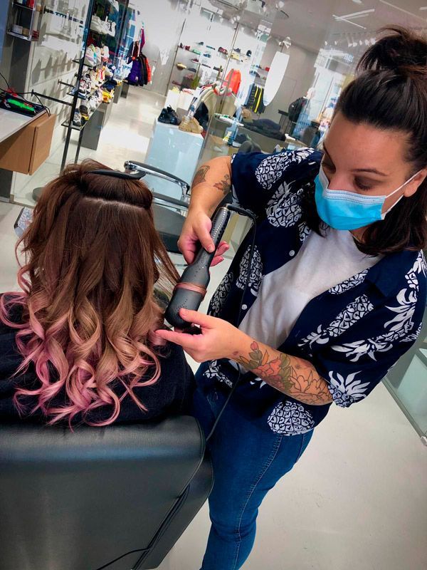 Erika Navarro (Barber/stylist) 1 Erika Navarro – Barbera y Estilista profesional | Cortes de cabello y peinados a la moda