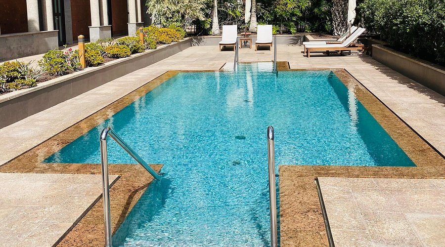 OM SPA: Relajación Premium, Masajes Terapéuticos y Bienestar en Spa de Lujo