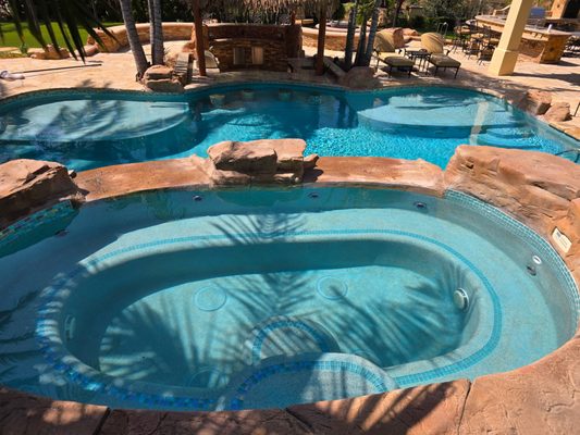 Diseño de Piscina y Spa de Steve Vaughan – Elegancia y Lujo en tu Jardín