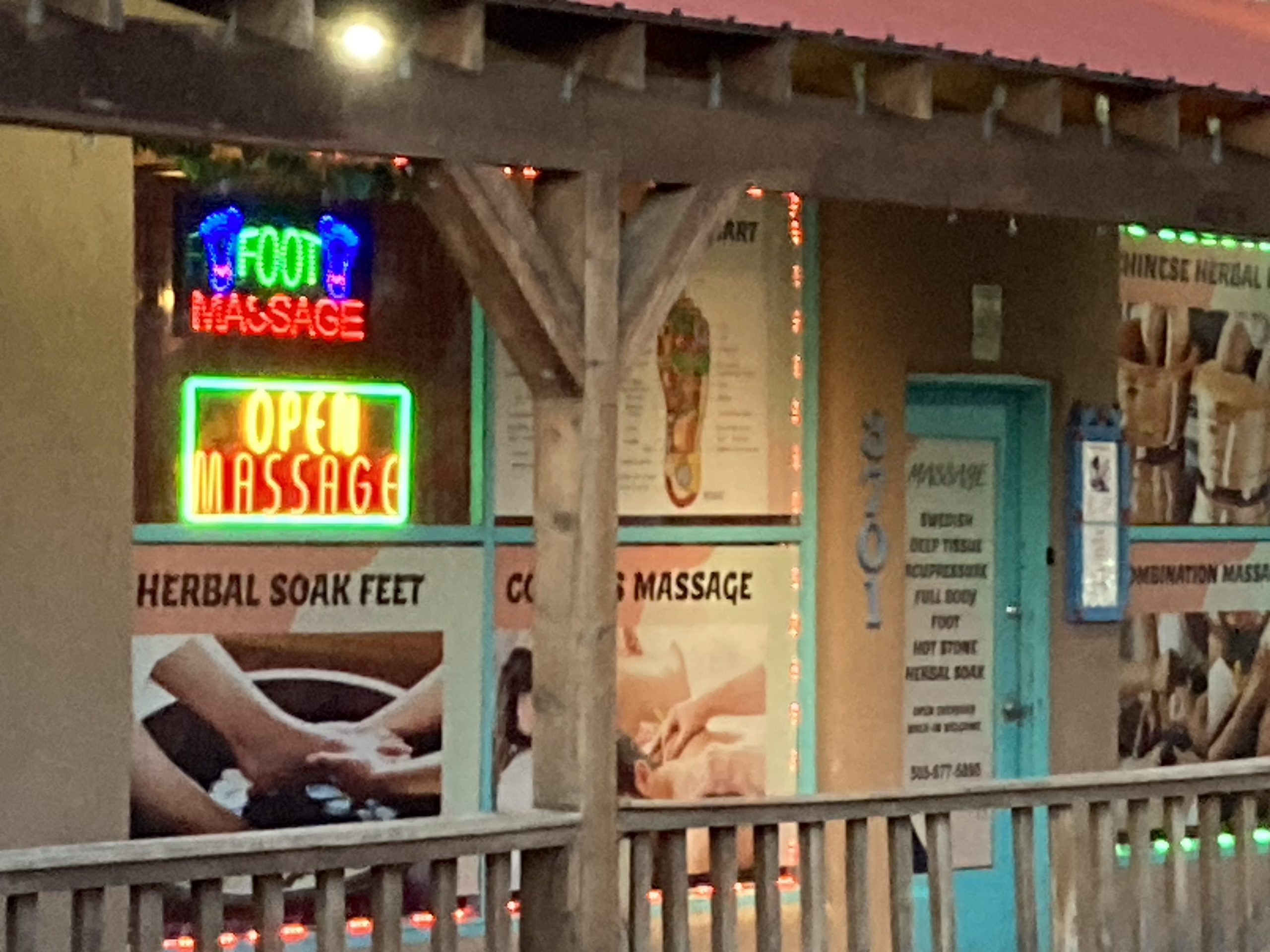 Bunkhouse Massage 1 Masaje en Bunkhouse: Spa Rústico, Relajación y Bienestar