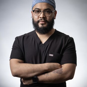 Masaje relajante con TheBeardedGuru: técnicas profesionales y estilo guru