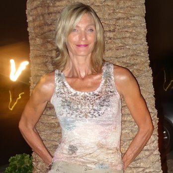 Lynns Therapeutic Massage 1 Masaje Terapéutico Lynns: Relajación Profunda y Bienestar Corporal