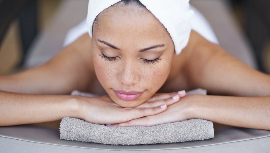 Masaje Corona Asiática: Experiencia de Spa Oriental y Relajación