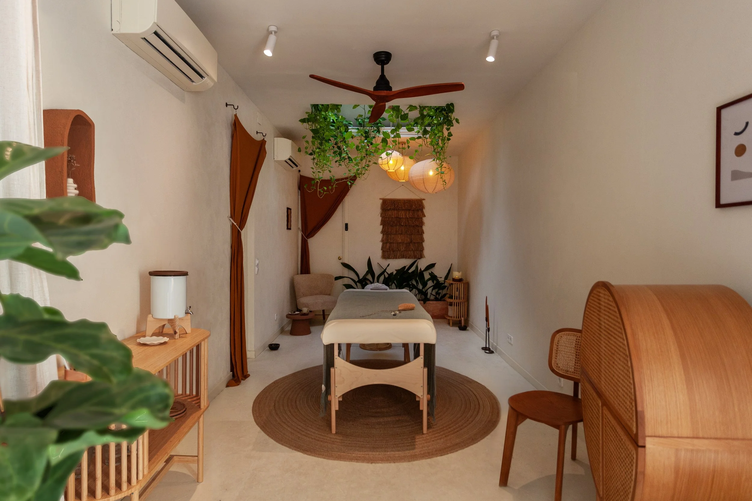 Primal Grounding Massage and Bodywork 1 Masaje Primal Grounding: Terapia Corporal para Relajación y Bienestar