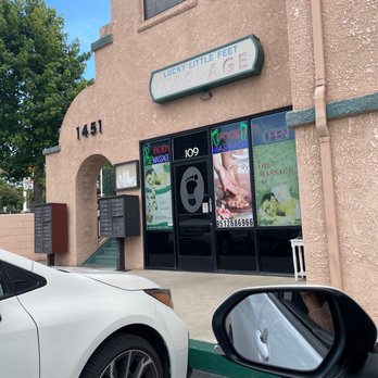 Lucky Little Feet 1 Pies tiernos y afortunados: foto adorable de los pequeños pies de bebé