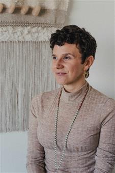 Mandy McGaugh of Heart to Hand Holistic Healing 1 Mandy McGaugh – Sanación Holística Heart to Hand: Terapia Energética y Bienestar Integral